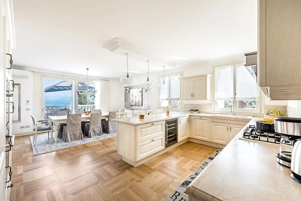 Luxury Lakefront Catullo with pool