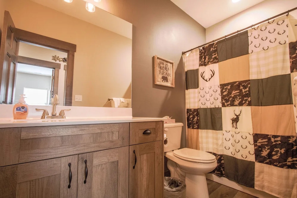 Lakefront Haven - 10 Br Home
