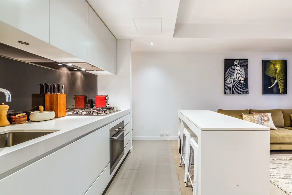 Elegant 1 bed 1 Bath Apartment, Free Parking