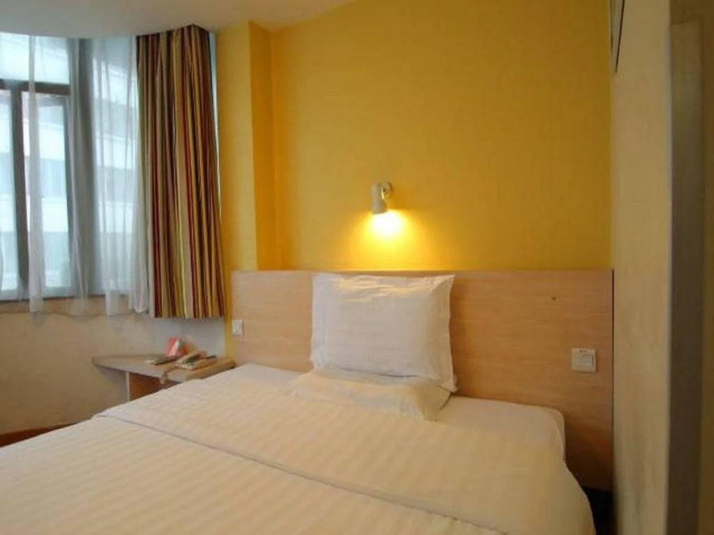 7 Days Inn Shanghai Wuning Caoyang Road Subway Station Branch