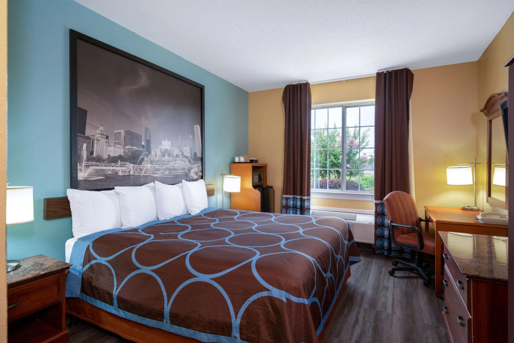Super 8 by Wyndham Salisbury