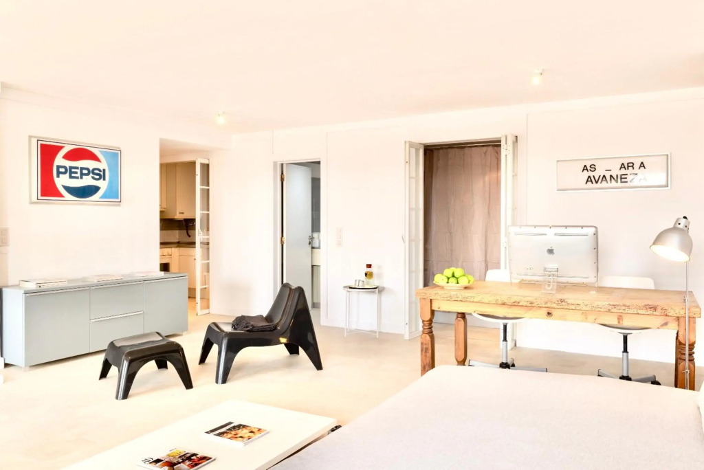 Swimming pool apartment with private parking