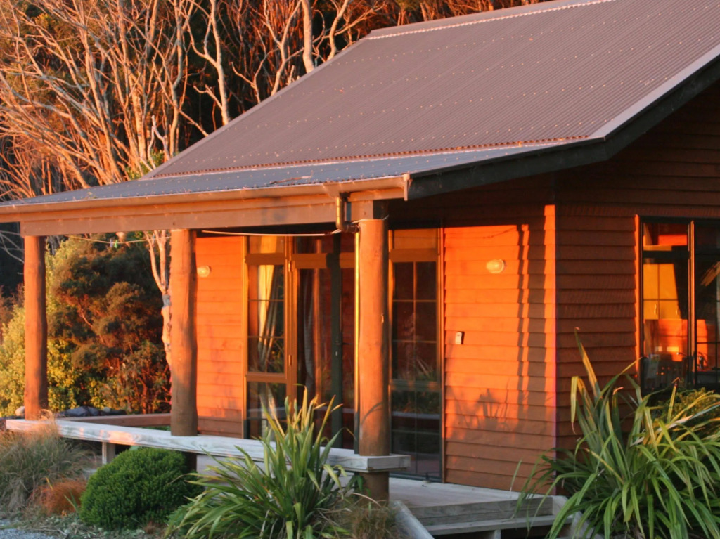 Paparoa Beach Hideaway with Hot Tub