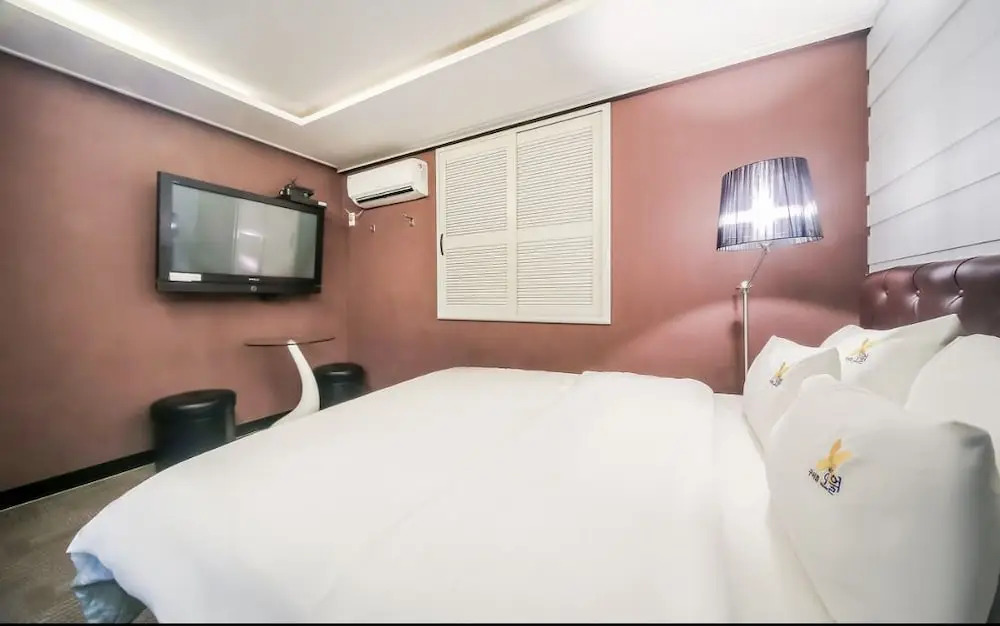 September Hotel