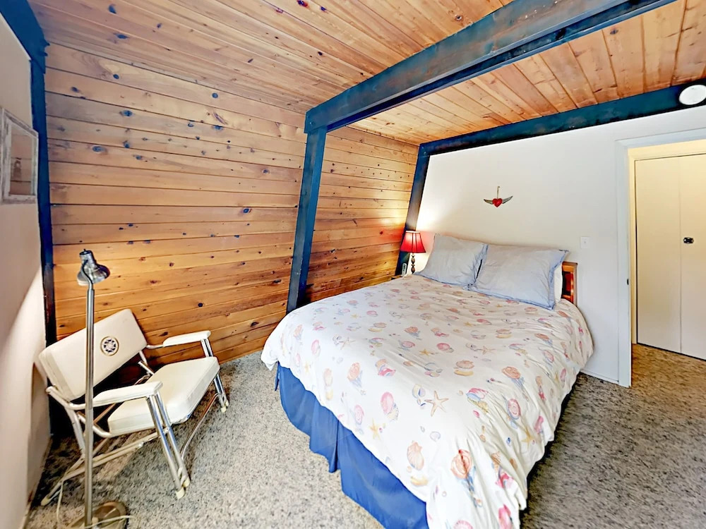 Norwester Upper Unit - 2 Br Duplex