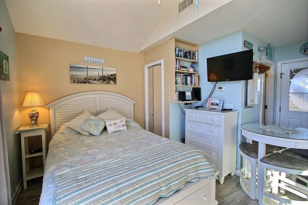 2 Cabana By The Sea Studio Bedroom Condo by RedAwning