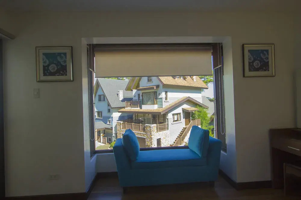 Exclusive Village Home Near Country Club, 18 pax