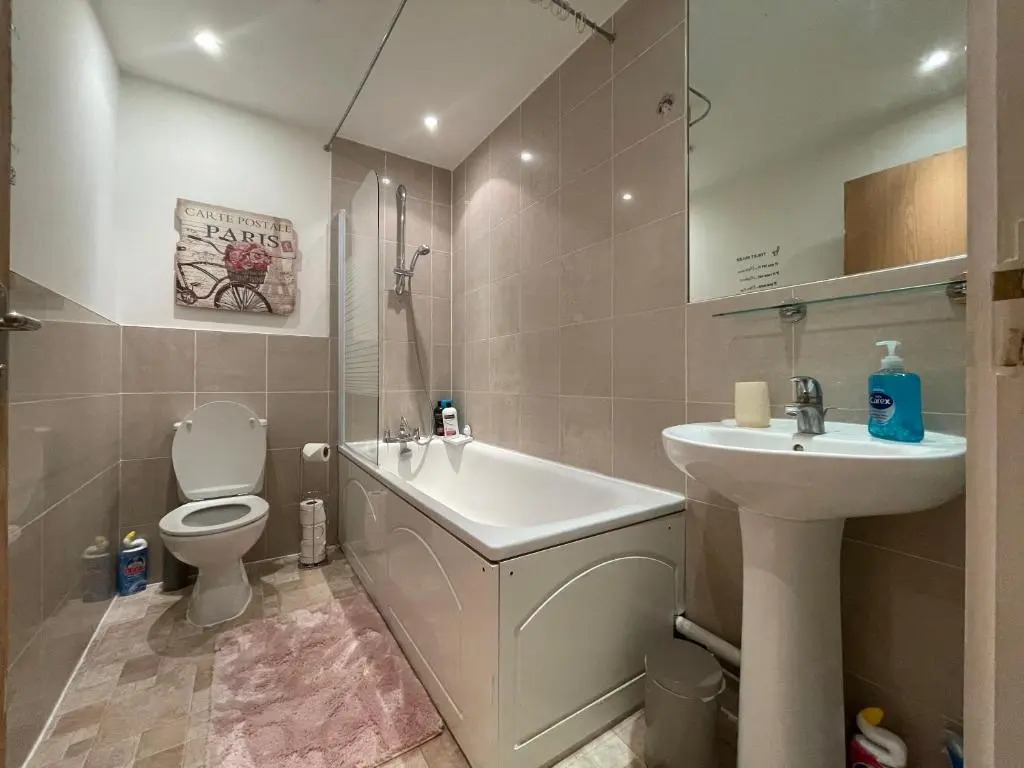 London Bridge apartment