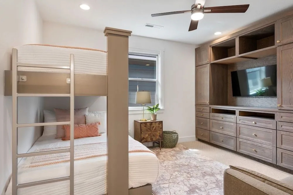 Rendezvous at the Shores home