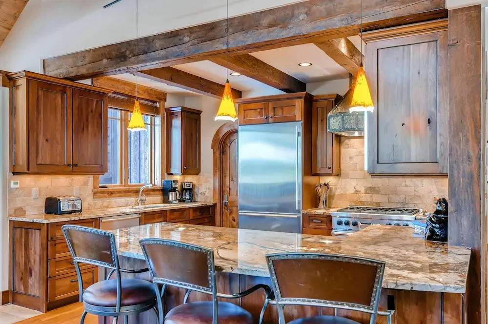 Bear Tracks Lodge