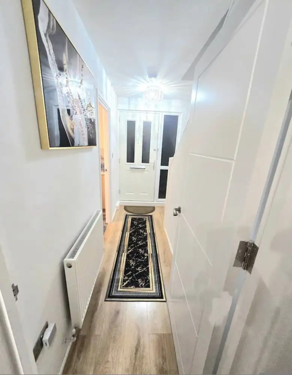 Hornchurch Cozy 2-bed Flat With Street Parking