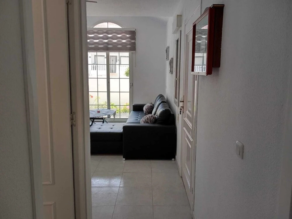 A Quiet House in the Neighborhood of Urbanizacion Torrealmendros