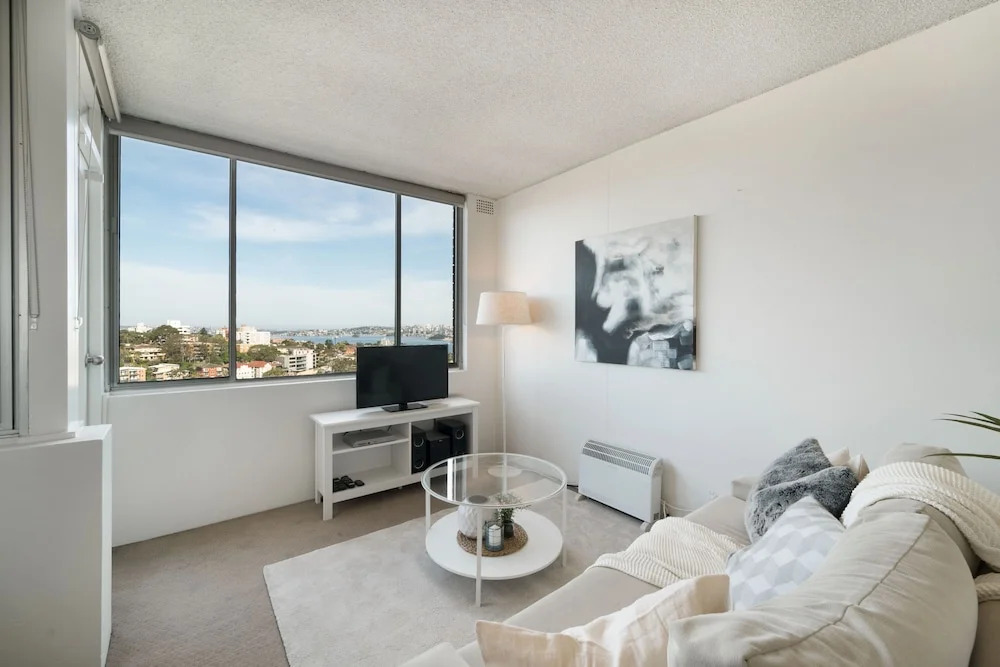Bright And Sunny Studio Apartment