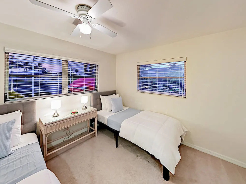 445 Bayshore Drive Home 4 Bedrooms 2 Bathrooms Home