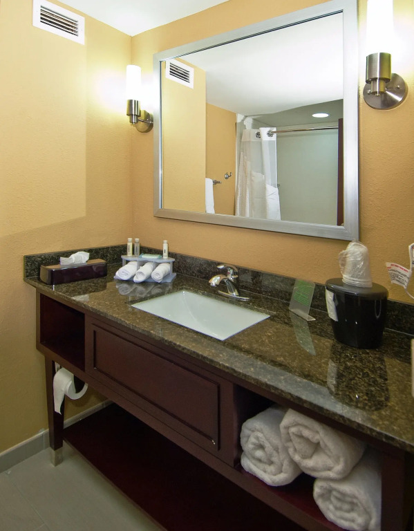 Holiday Inn Express Hotel & Suites Jackson / Pearl International Airport