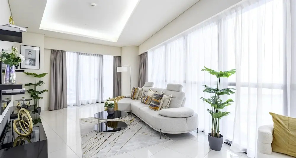 Glamorous 2BR in Damac Paramount Tower