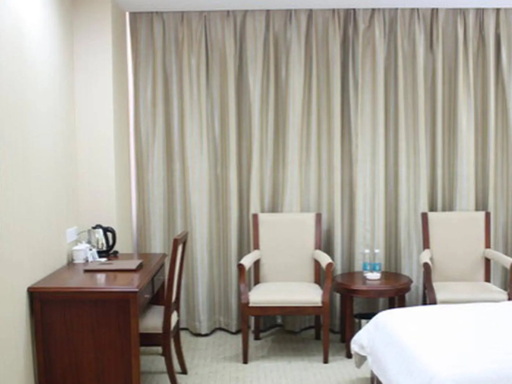 Shenzhen Xingweiyifeng Hotel