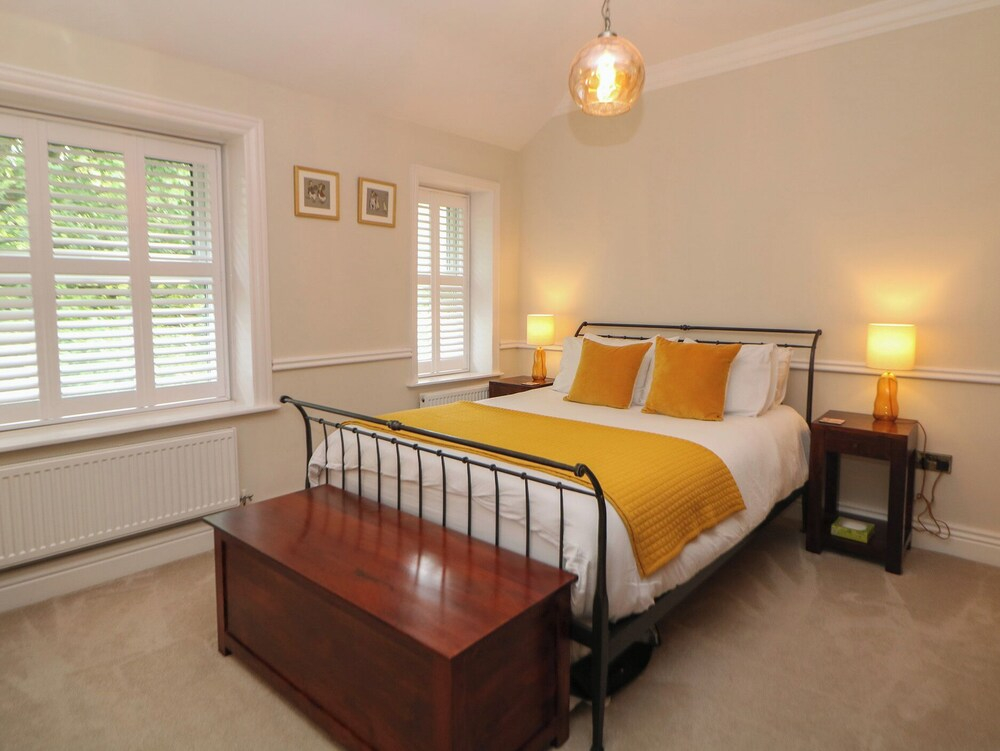 16 Oak Bank