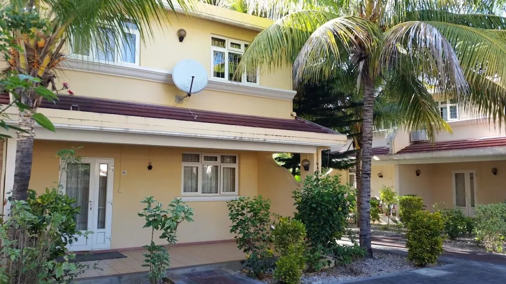 Apartment With 3 Bedrooms in Flic en Flac, With Pool Access, Enclosed