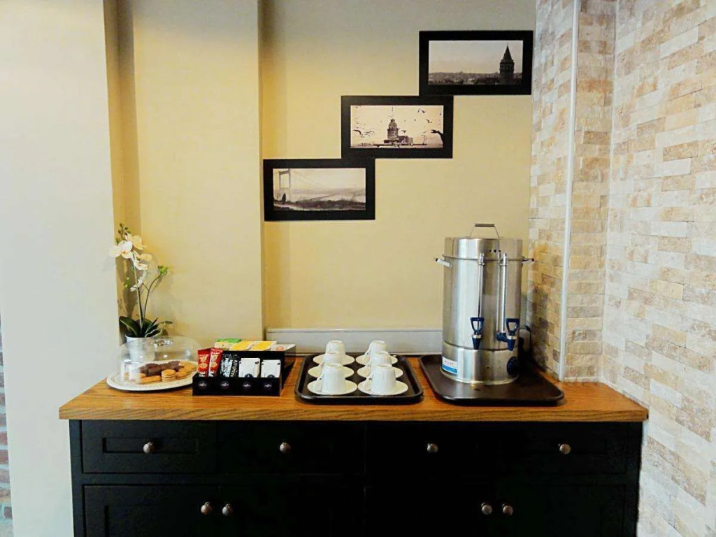 Akin Suites