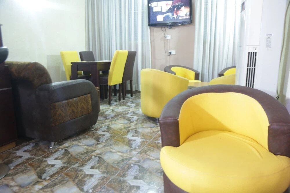 Goddis Apartments