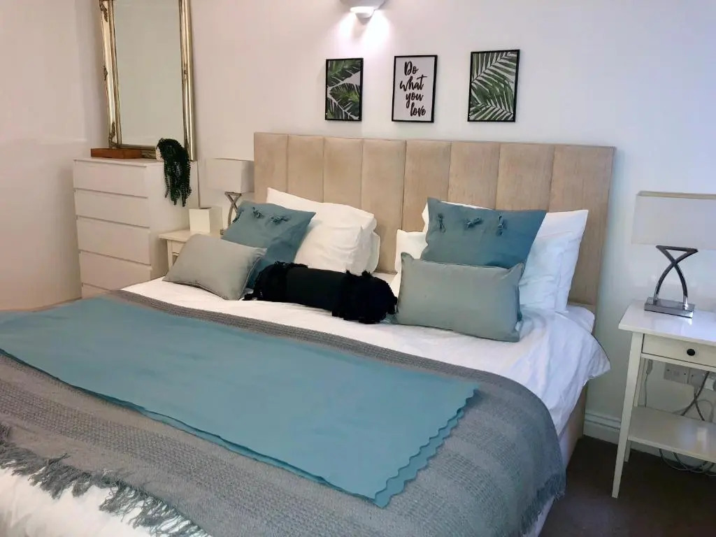 Superbly located 2 bedroom luxury apartment