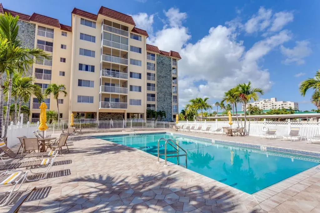 Sand Caper 202, Sleeps 4, Gulf Front, 2 Bedrooms, Elevator, Heated Pool