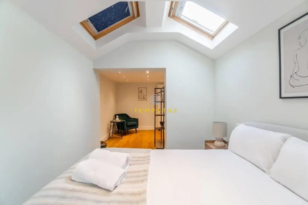 STYLISH 3 BED COTTAGE, WALK 2 ALL SIGHTS & HIGH ST - By Tempstay
