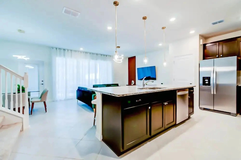Luxurious Townhouse w/ Private Pool Near Attractions