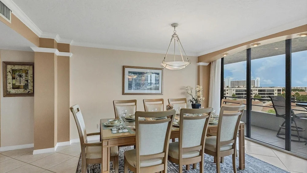 Anchorage Resort 3 Bedroom Luxury Condo w Balcony, Pool Table, Near Beach 0891