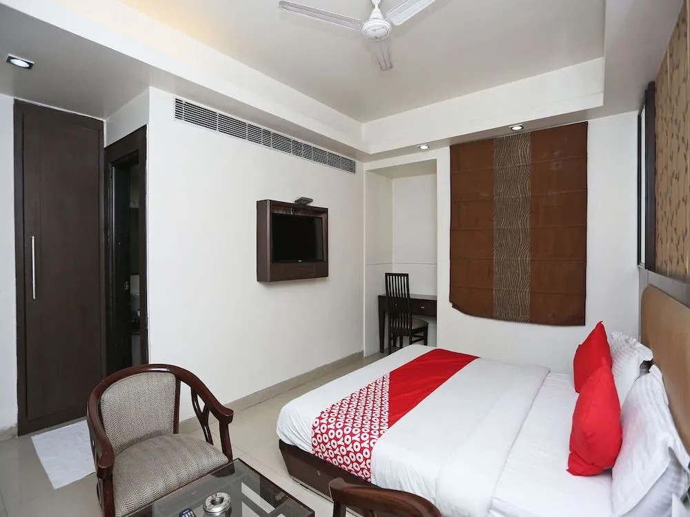 OYO 13758 XS Residency