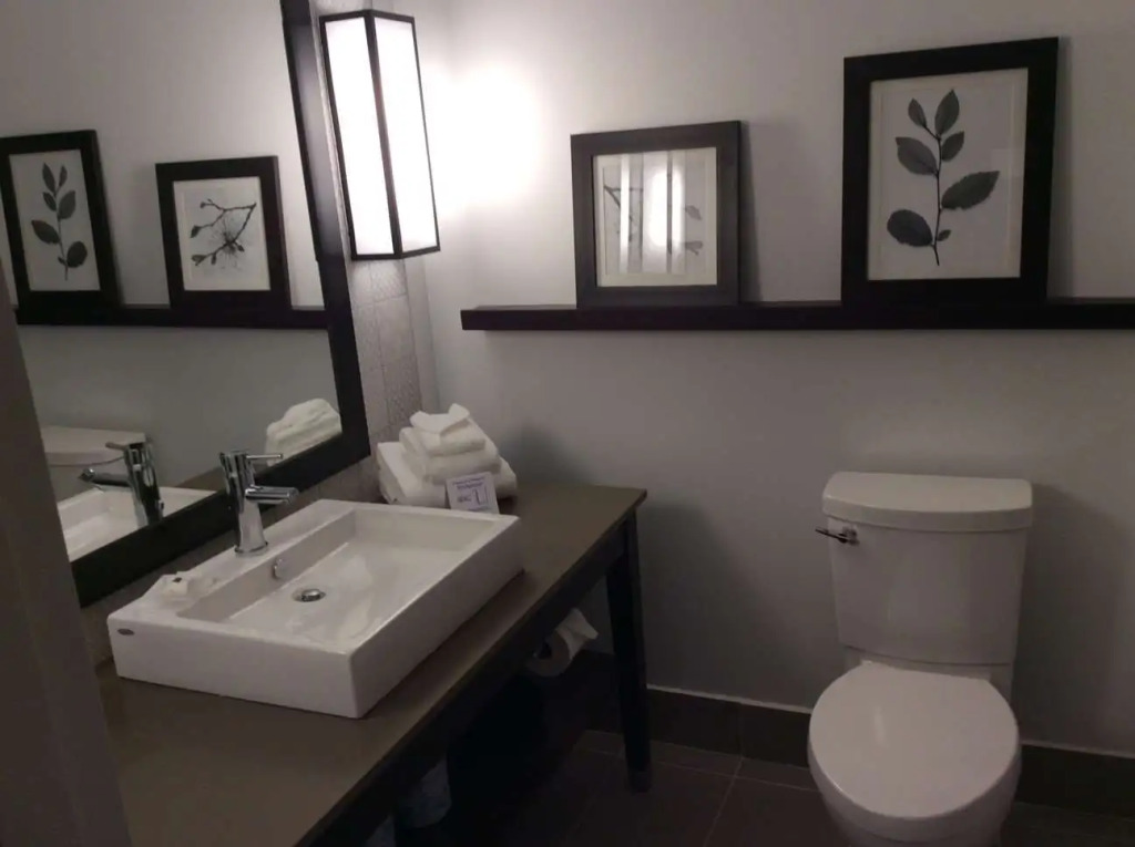 Country Inn & Suites by Radisson, Belleville, ON
