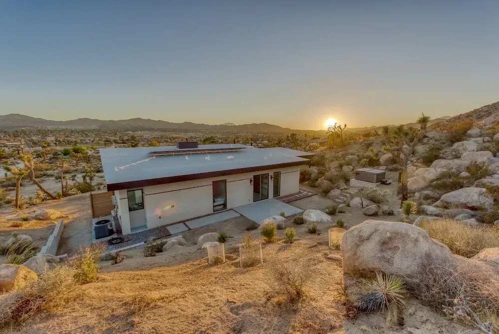 Desert Ridge - Hot Tub, Fire Pit, Bbq, Out Door Shower & Incredi 2 Bedroom Home by RedAwning