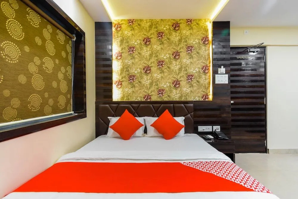 Collection O 45521 Hotel Rayna Inn