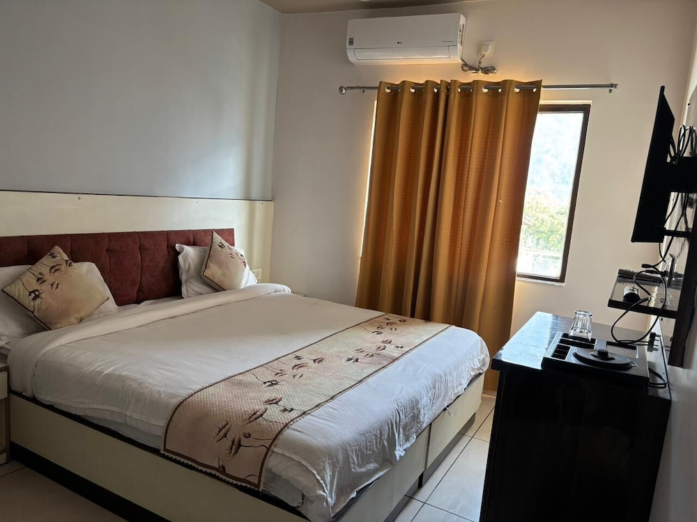 Hotel The Luxe 18