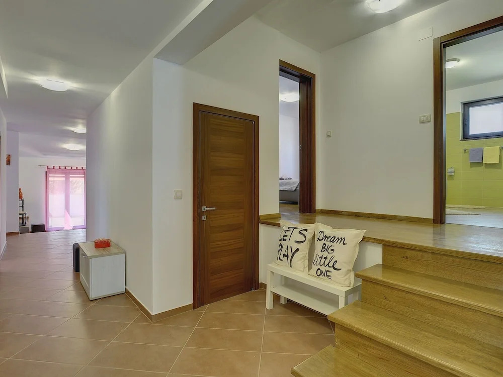 Villa in Pula with sea beach