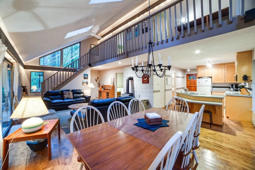 55sl - Hot Tub - Wood Stove - Sleeps 10 Home