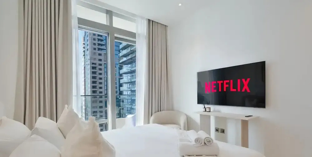 LUX The Marina Gate Sea View Suite