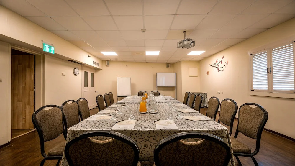 C-Hotel Neve Illan