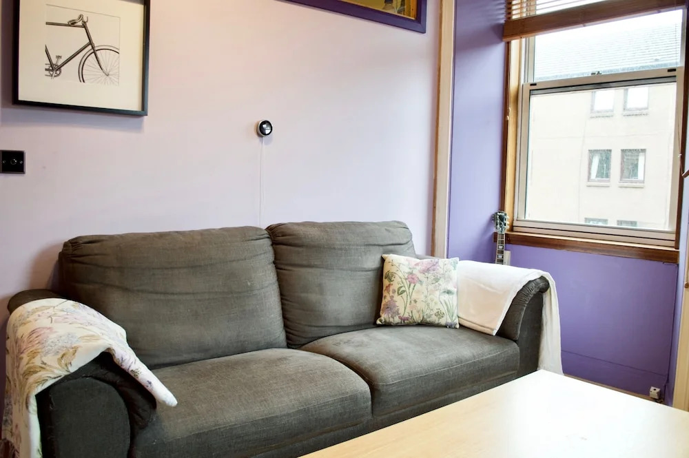 Cosy Two Bedroom Flat In Polwarth