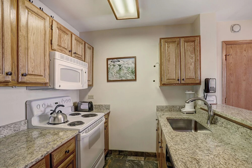 1br Cozy Winter Hideway- Walk To Apres, Shops, Fun- Sleeps 6 1 Bedroom Condo by RedAwning