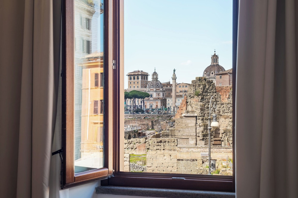 JOIVY Modern Rooms & Apartments near the Colosseum