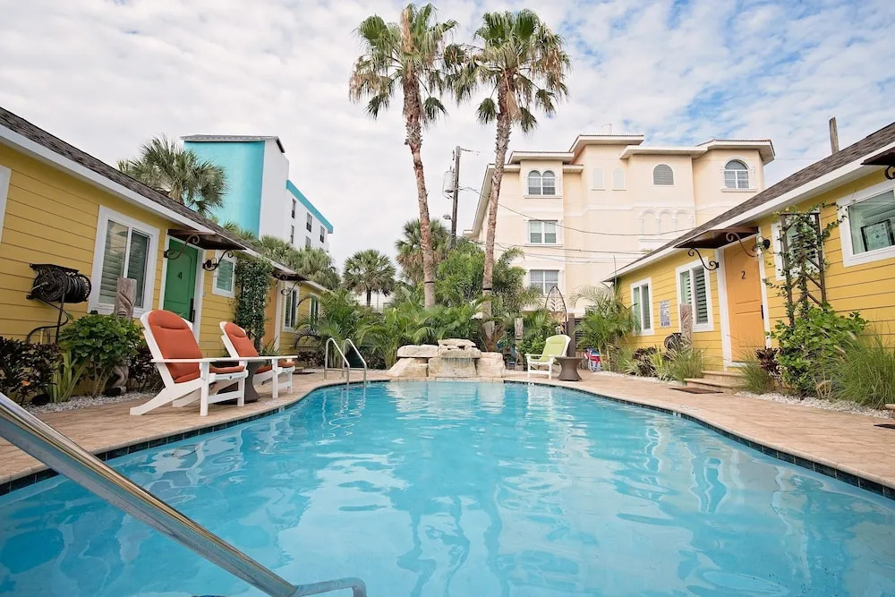6West Beach Cottages