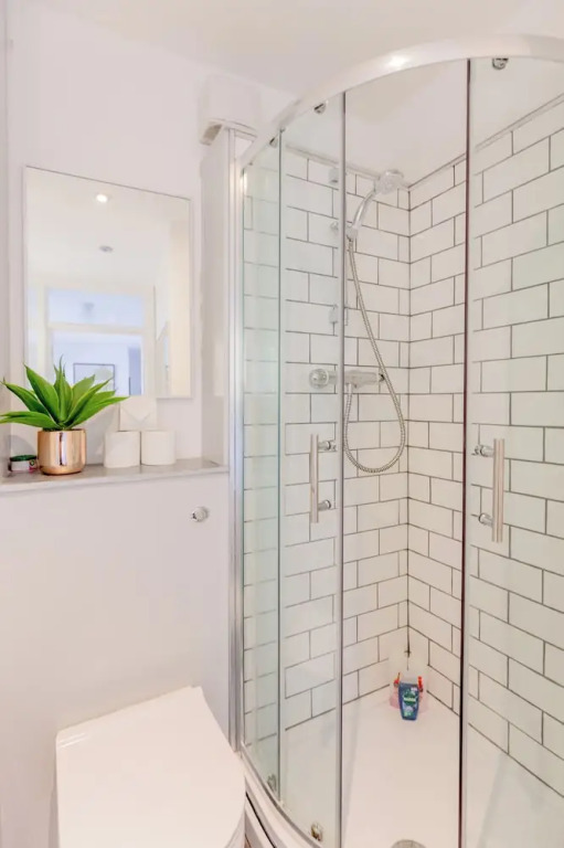 Bright 2 Bedroom Flat in Lambeth With Balcony