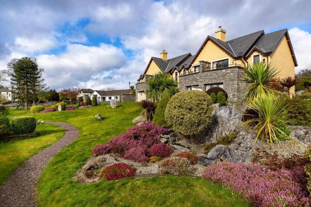 Semi-detached house, Kenmare