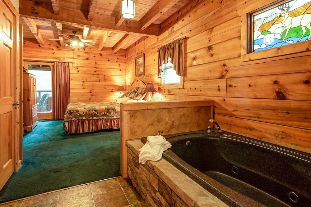 Douglas Lake Hilltop Hideaway
