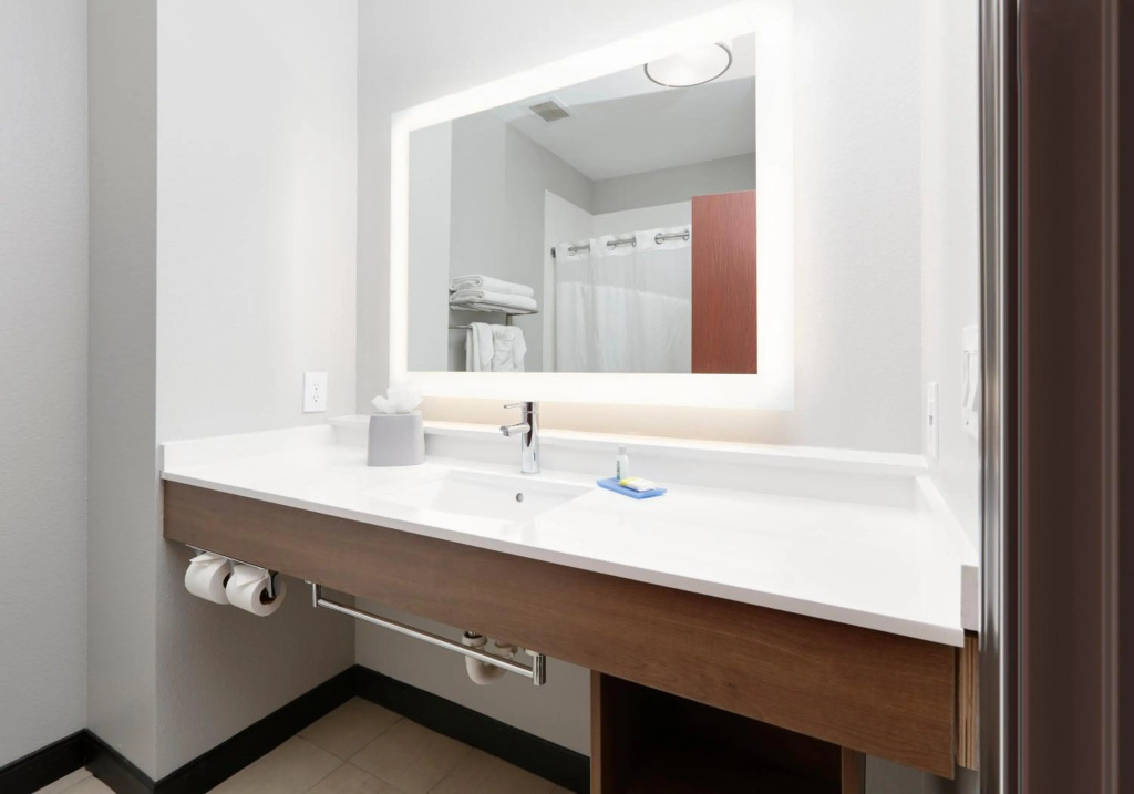 Holiday Inn Express & Suites - Denton North by IHG