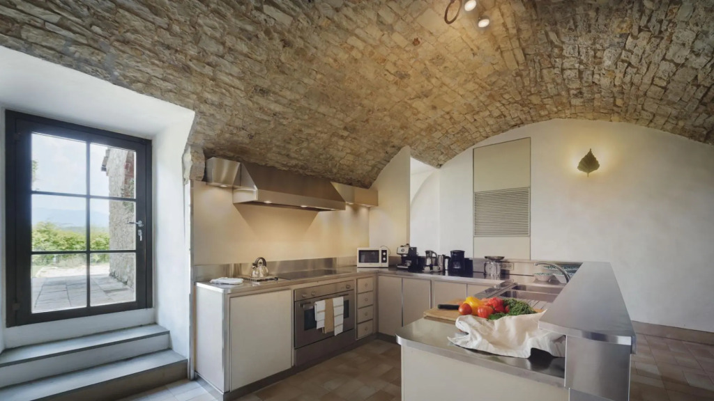 Luxury villa just 14 km from Florence. Sleeps 16 with hydromassage, sauna & gym!-Villa Il Forte