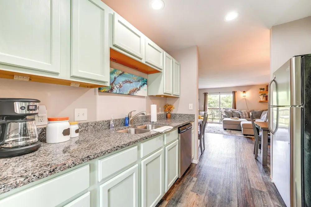 Mtn-view Gem w/ Hot Tub Access: Branson Condo