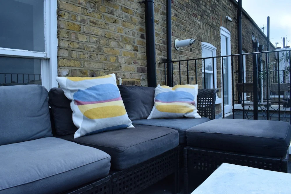 1 Bedroom Chelsea Flat With Balcony